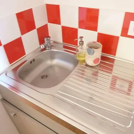 Le 1835, Rouge-corail Apartment